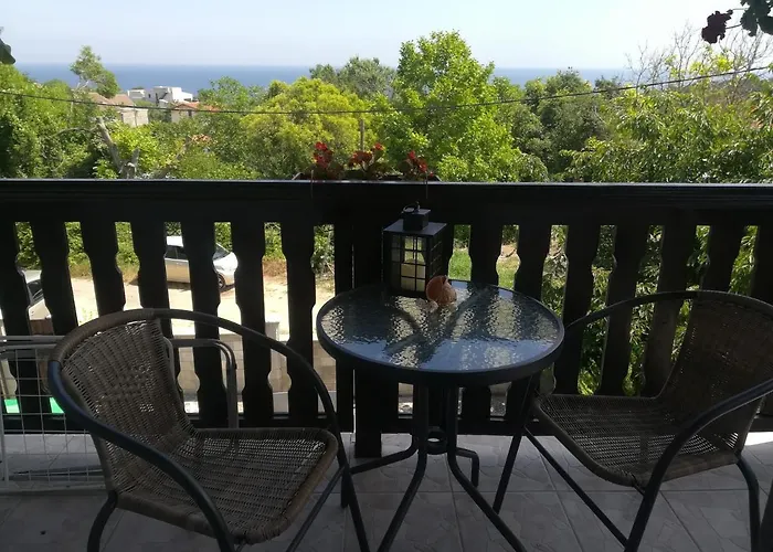 Holly Πανσιόν *