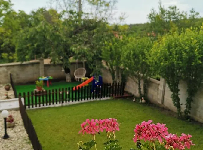 Holly Πανσιόν