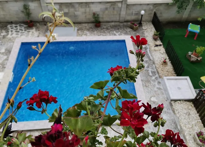 Holly Πανσιόν