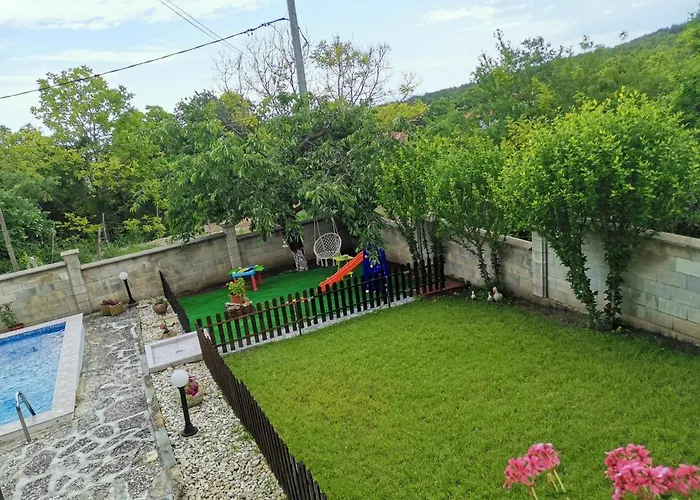 Πανσιόν Holly *