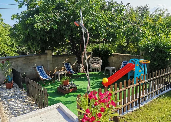 Holly Πανσιόν *