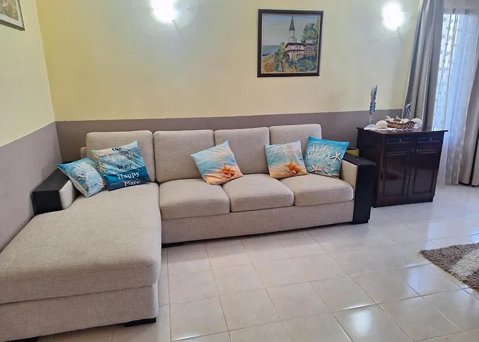 Holly Πανσιόν *